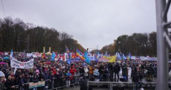 Berlin’de savaşa karşı mitinge 20 binden fazla insan katıldı