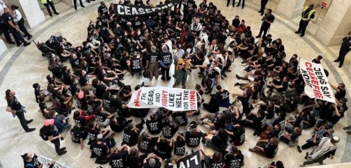 Savaş Karşıtı Gaziler ABD Kongre Binasını İşgal Etti